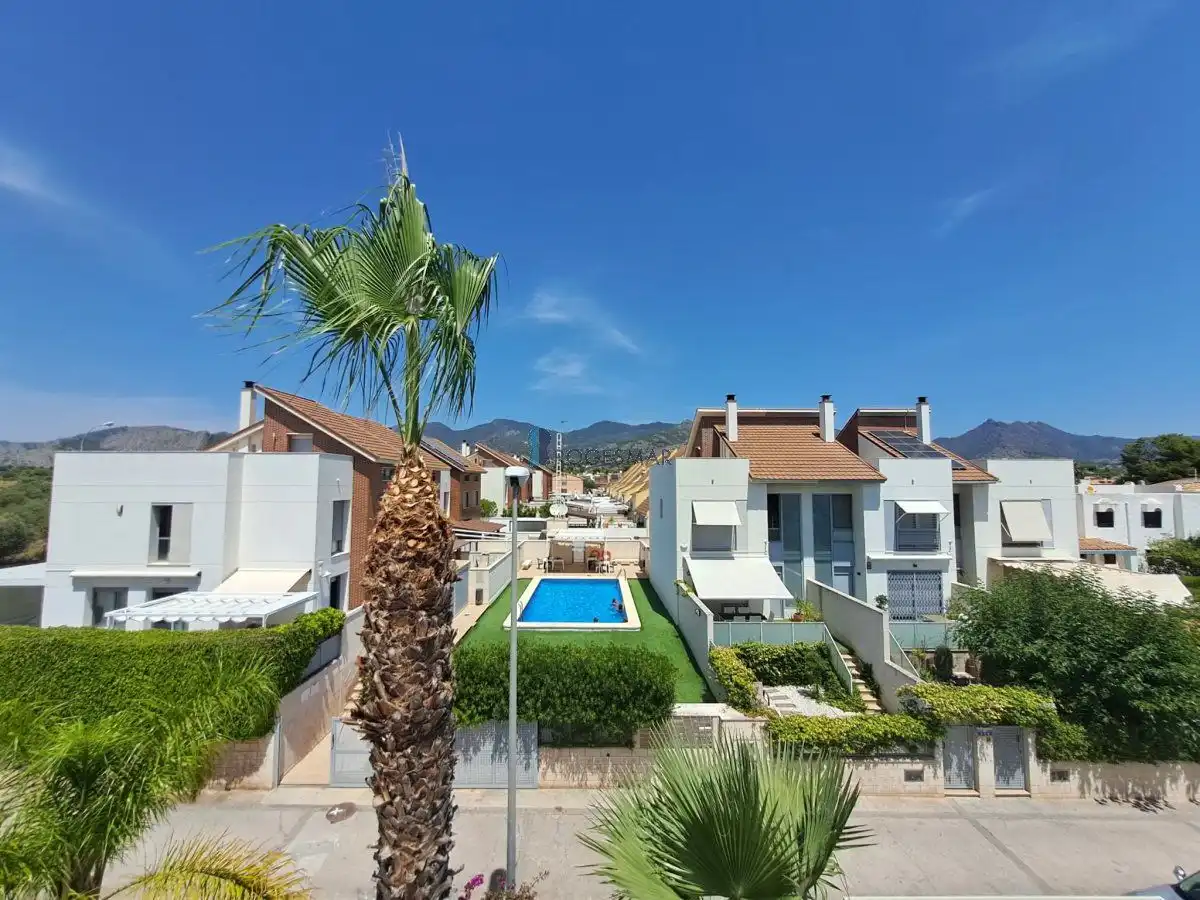 Maison mitoyenne avec terrasse à vendre à Heliópolis