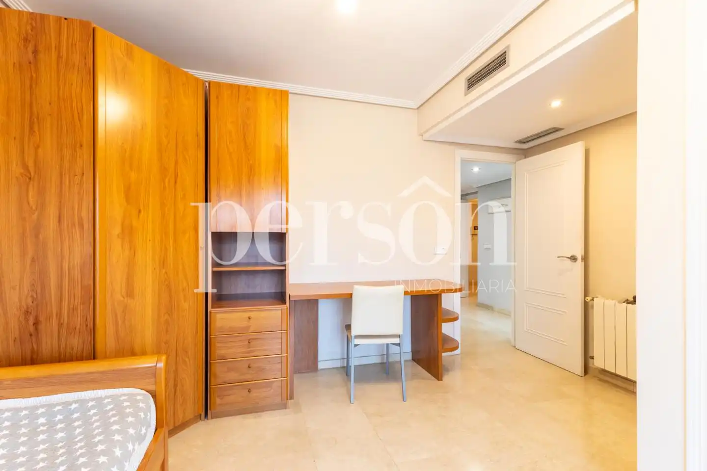 Bedroom of Flat for rent in Valencia  with Air Conditioner, Heating and Private garden