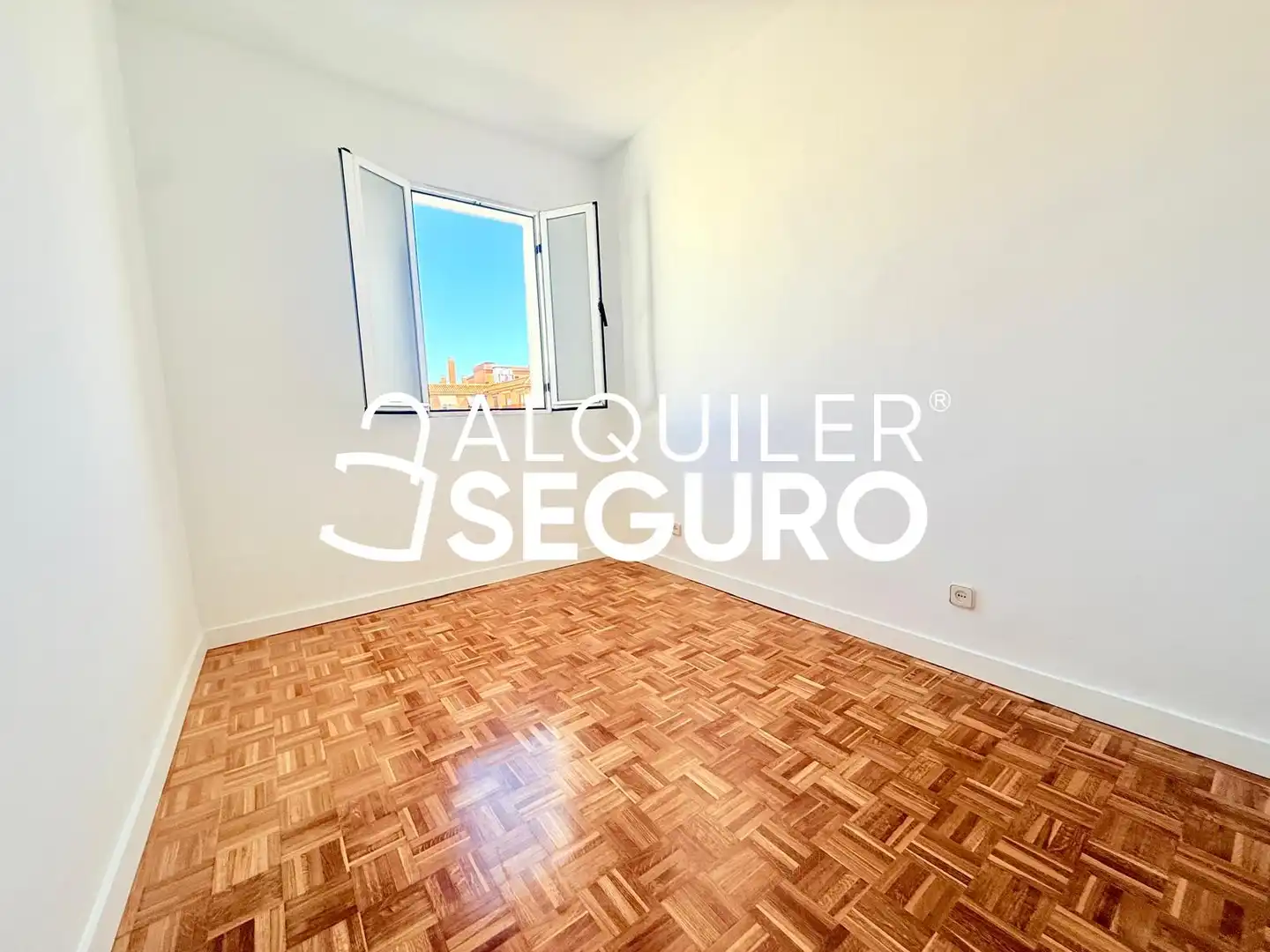 Piso con ascensor en alquiler en de Fernández de los Ríos, imagen 3