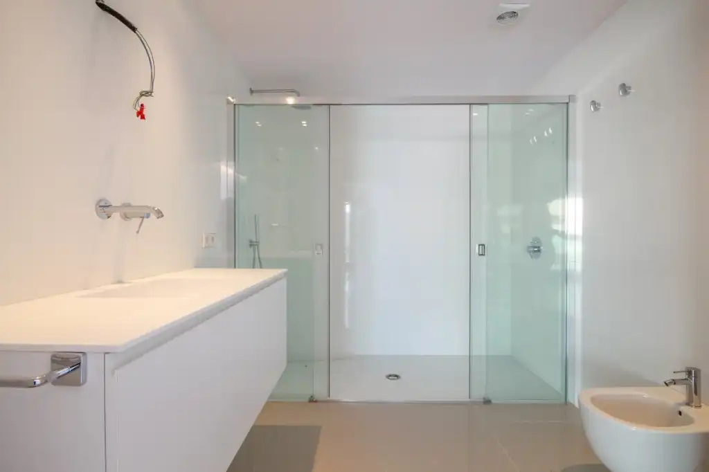 Badezimmer von Dachboden zum Verkauf in Alcúdia mit Klimaanlage, Heizung und Terrasse