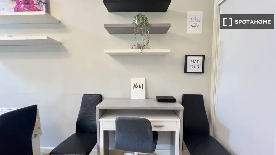 Comedor de Piso de alquiler en Madrid con Aire acondicionado, Calefacción y Amueblado