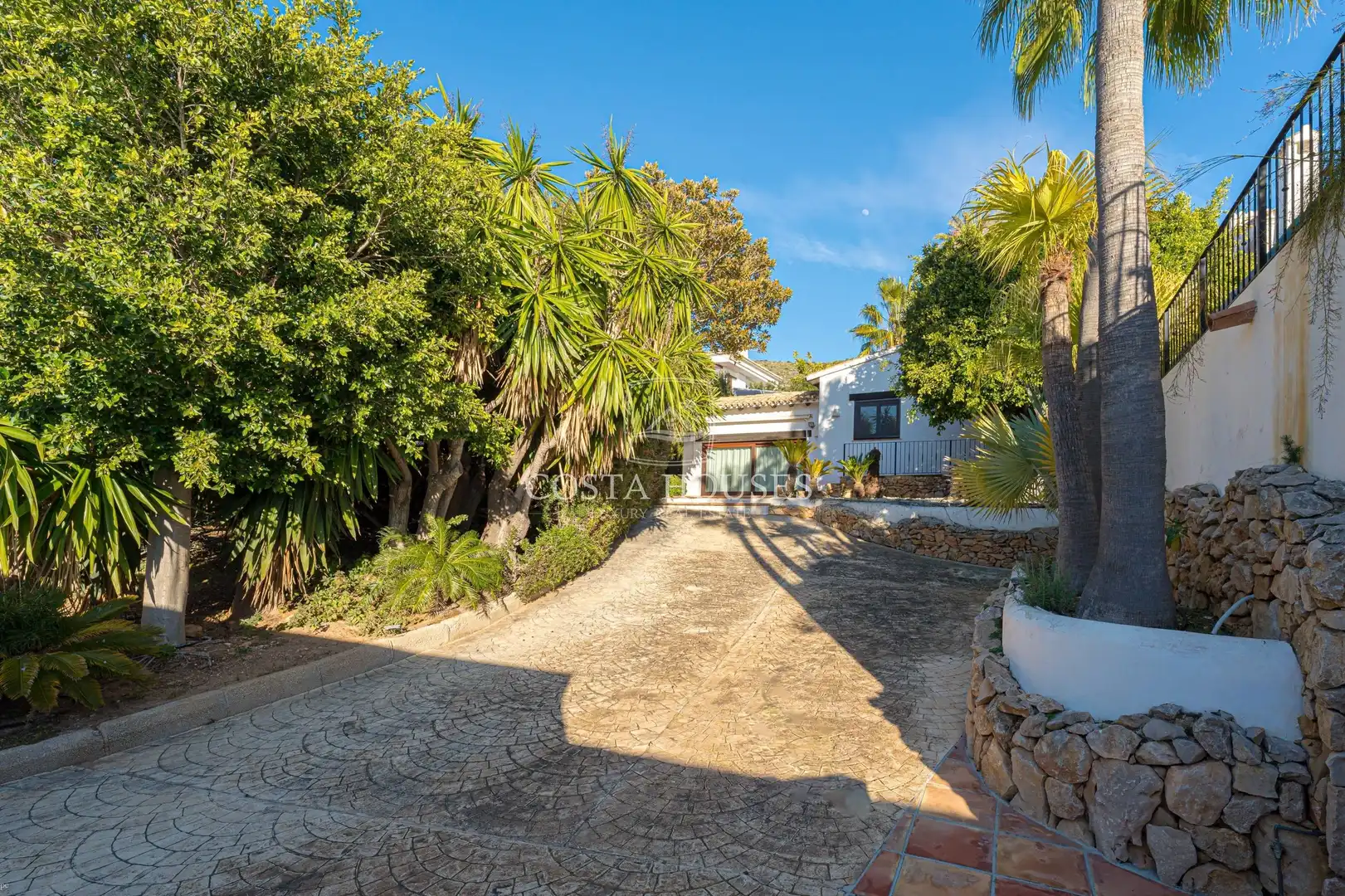 Vista exterior de Casa o xalet en venda en Moraira amb Aire condicionat, Calefacció i Jardí privat
