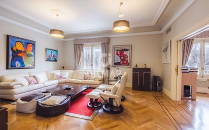 Living room of Flat for sale in  Madrid Capital  with Storage room