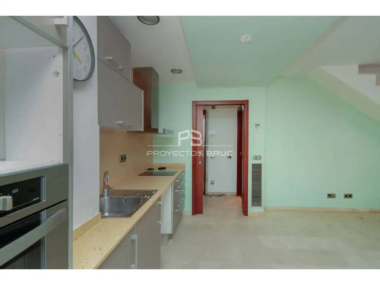Cuina de Dúplex en venda en Barcelona amb Aire condicionat i Terrassa