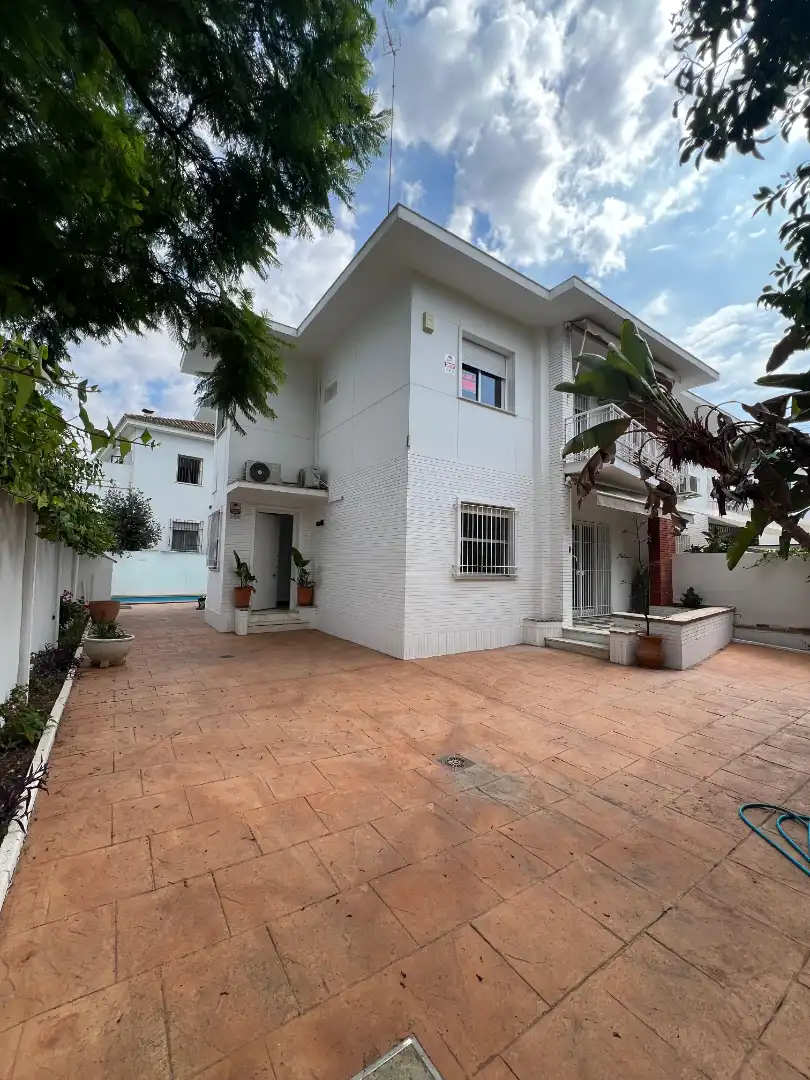 Außenansicht von Haus oder Chalet zur Miete in Sevilla mit Klimaanlage, Heizung und Privatgarten