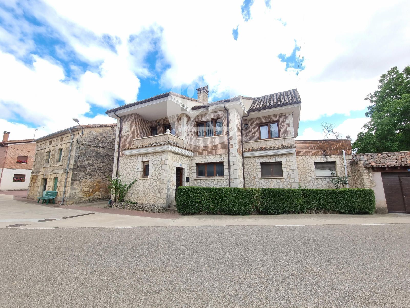 Vista exterior de Casa o xalet en venda en Orbaneja Riopico amb Calefacció