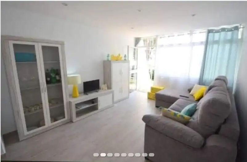 Sala d'estar de Apartament en venda en Estepona amb Jardí privat, Terrassa i Moblat