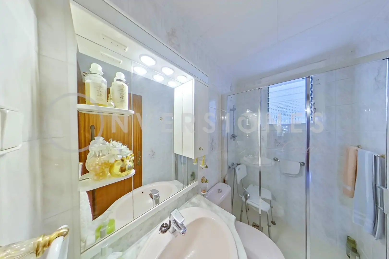 Bathroom of Flat for sale in Sabadell  with Air Conditioner and Balcony