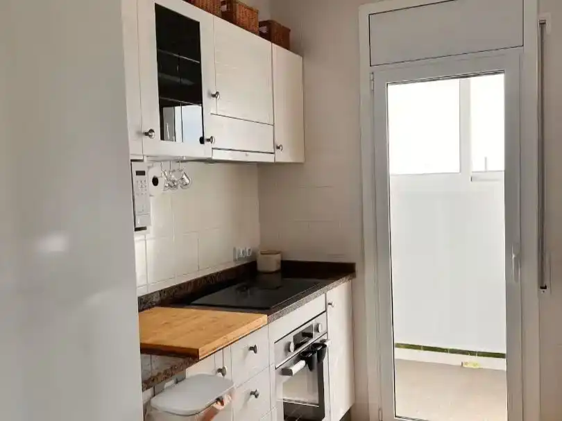 Cuina de Àtic de lloguer en El Vendrell amb Aire condicionat, Parquet i Piscina