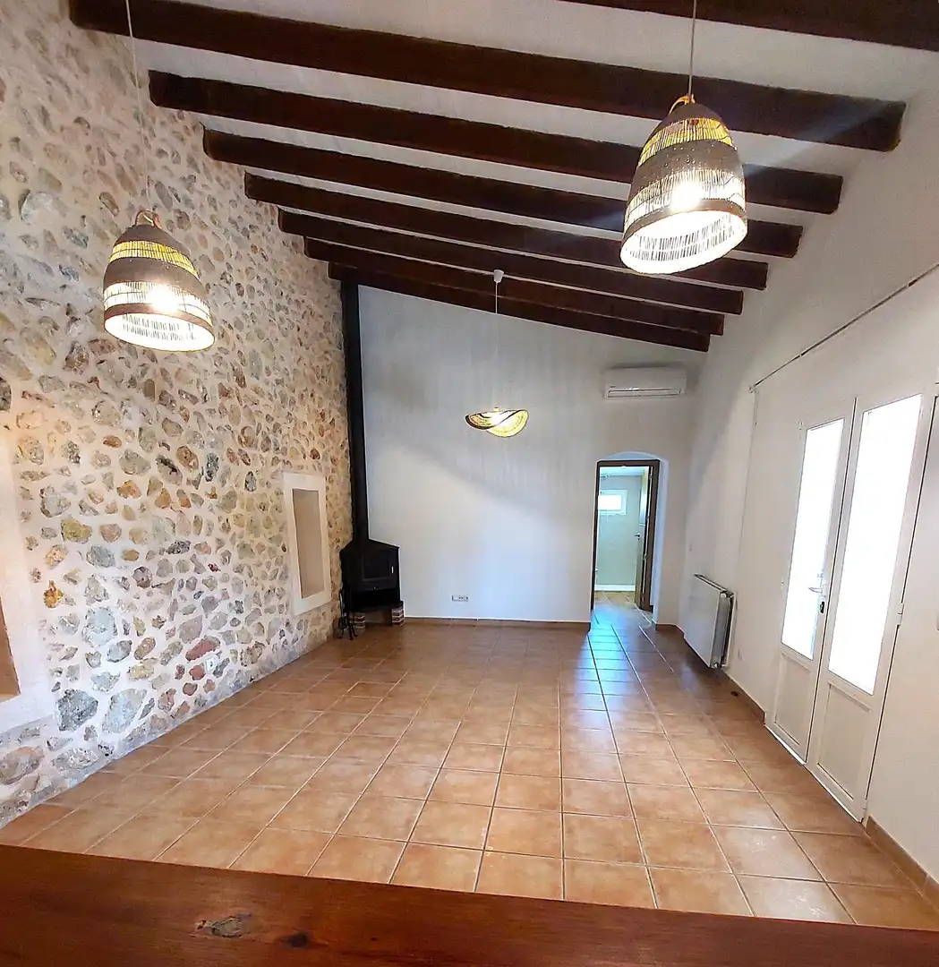Sala de estar de Finca rústica de alquiler en Alaró con Aire acondicionado, Jardín privado y Terraza