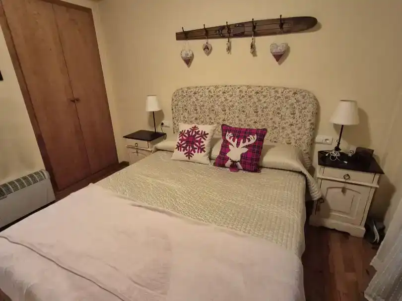 Bedroom of Flat for sale in Setcases  with Balcony