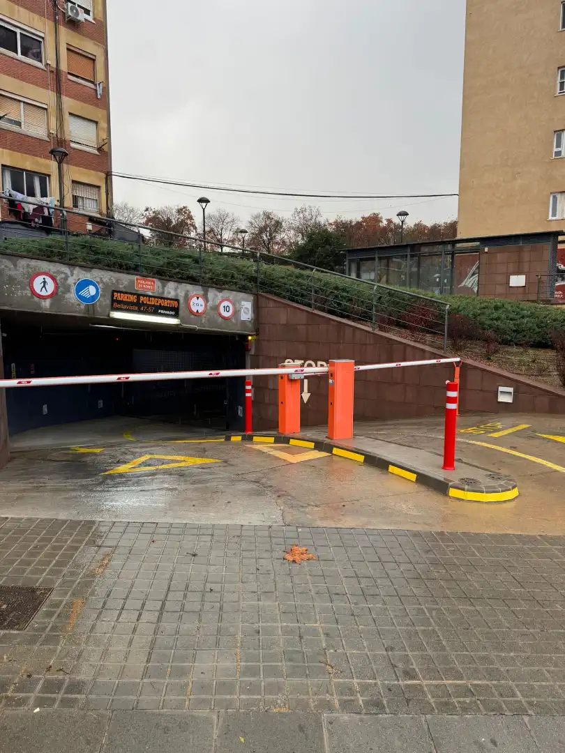 Parking de Garaje en venta en Badalona con Alarma