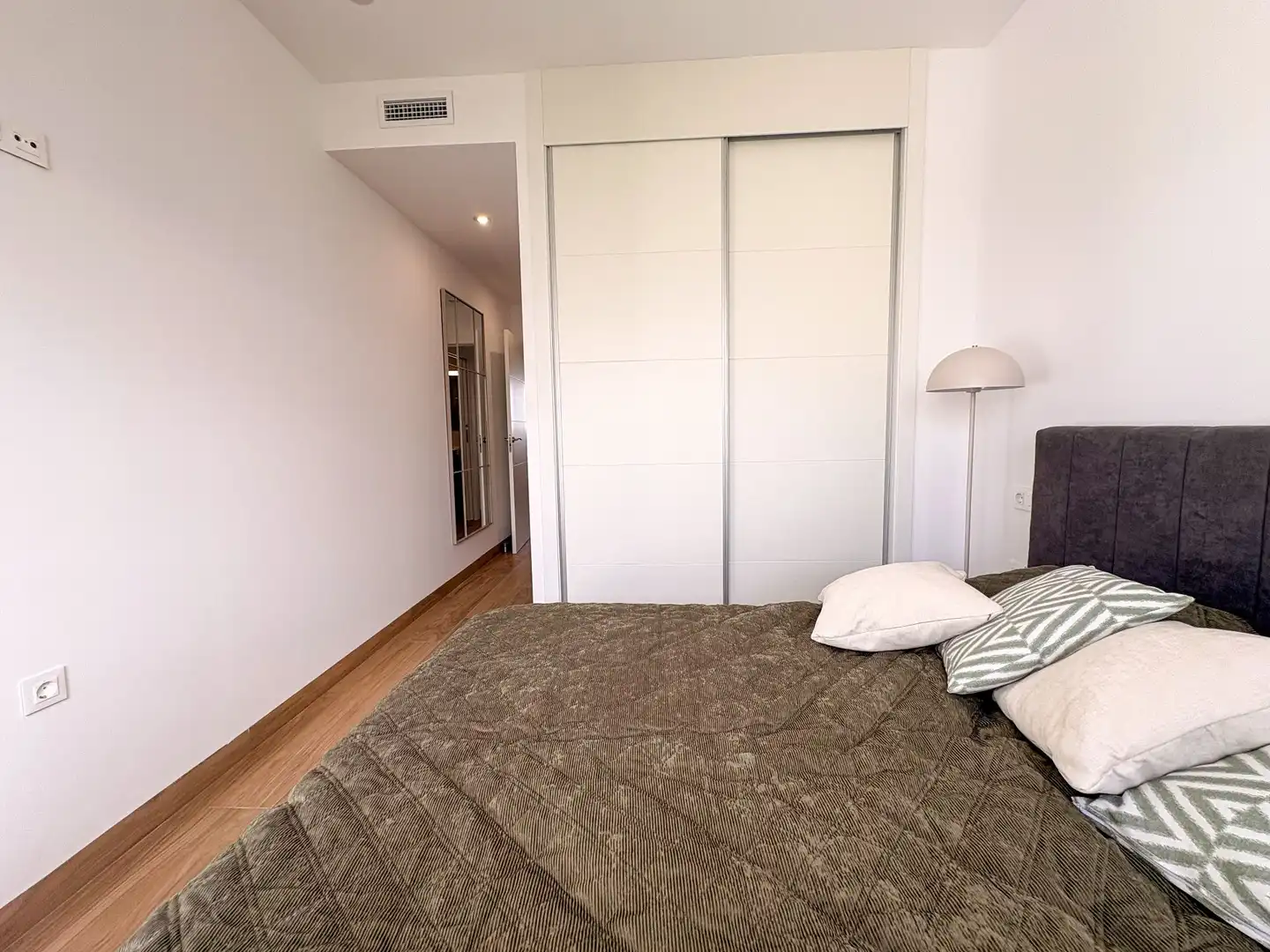 Habitación de Piso de alquiler en Torrevieja con Aire acondicionado, Calefacción y Jardín privado