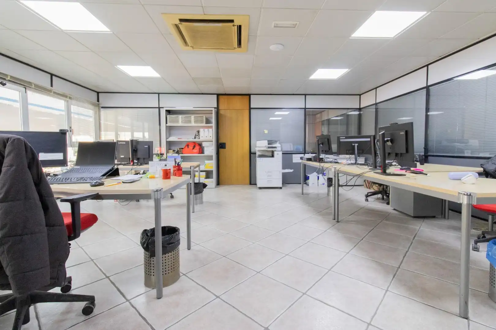 Büro zur Miete in Museros mit Klimaanlage und Möbliert