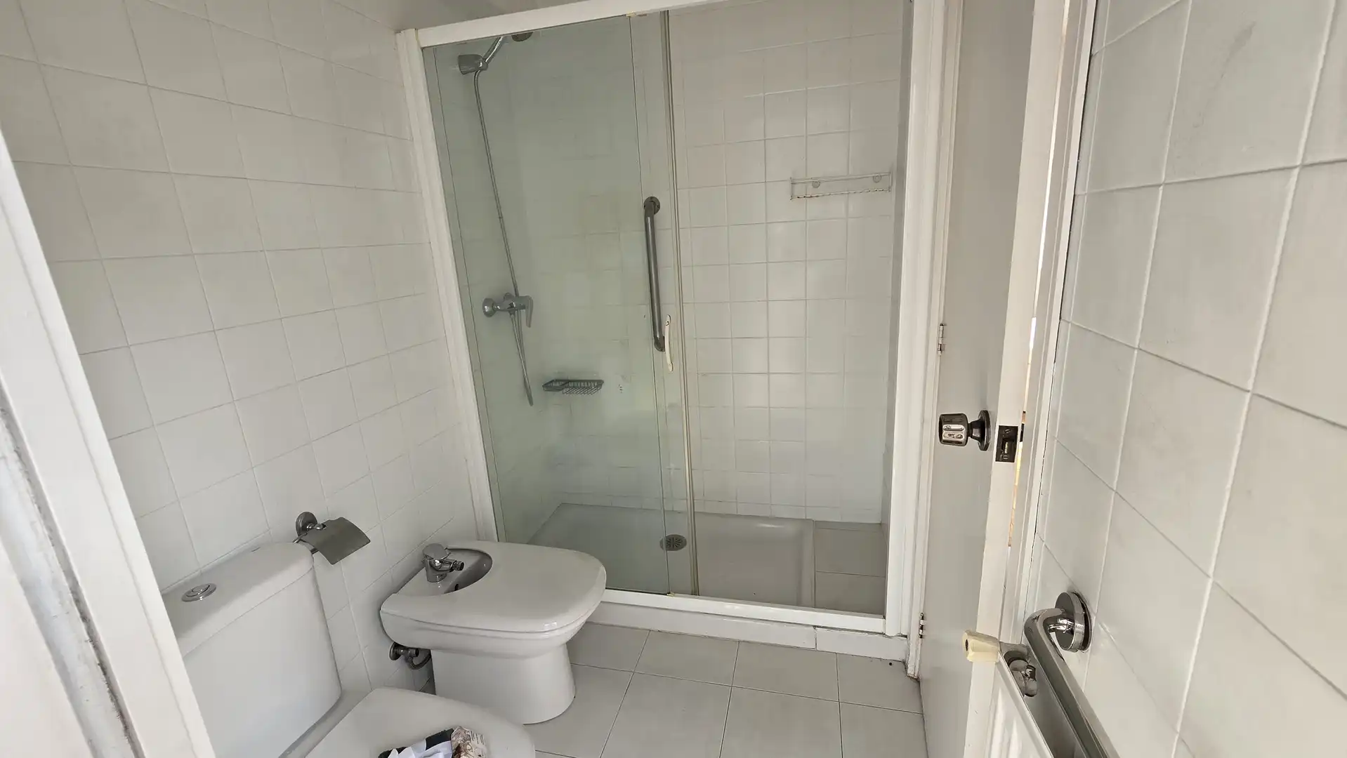 Badezimmer von Wohnung zum Verkauf in Vigo  mit Heizung, Parkett und Abstellraum