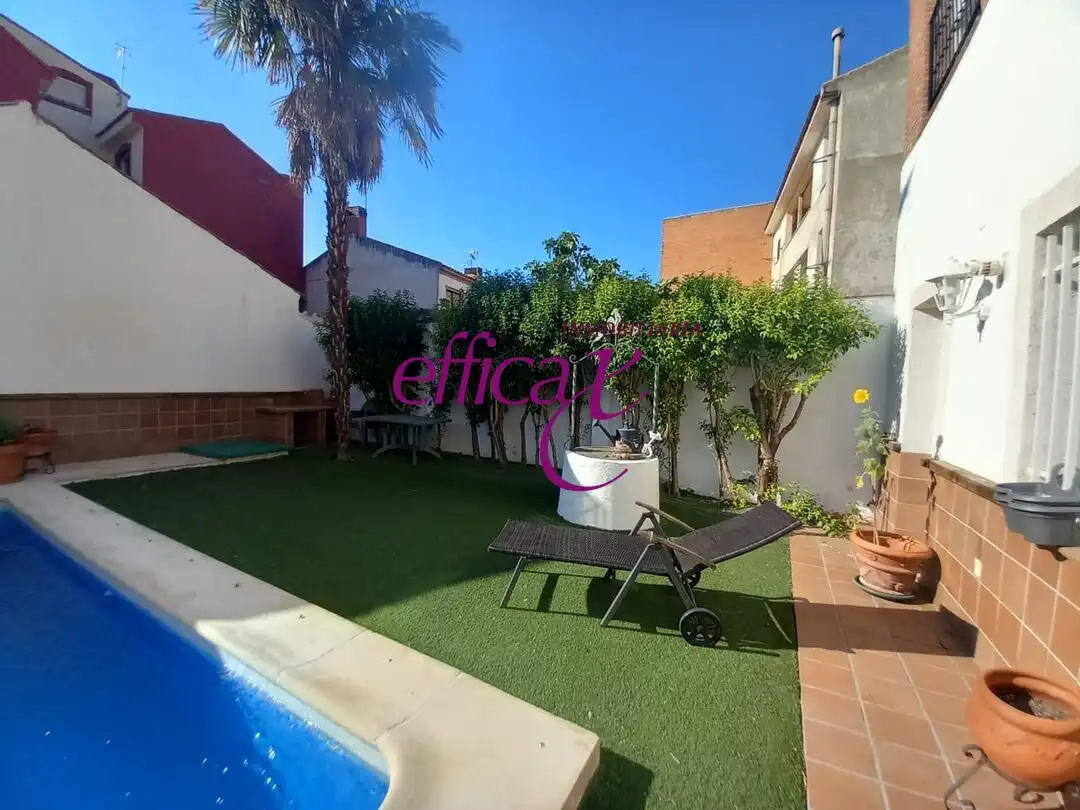 Jardí de Casa o xalet en venda en Torrijos amb Aire condicionat, Calefacció i Piscina