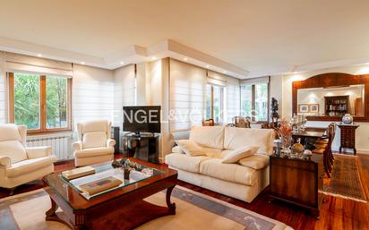 Living room of Apartment for sale in Donostia - San Sebastián   with Heating, Private garden and Storage room