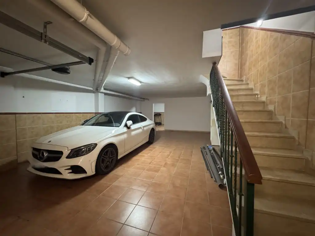 Aparcament de Casa o xalet en venda en Estepona amb Forn i Rentadora