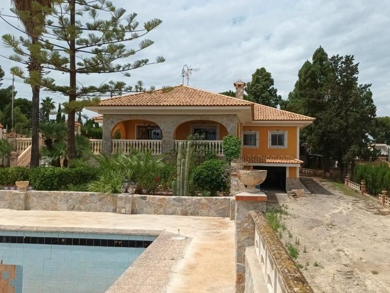 Vista exterior de Casa o xalet en venda en Alicante / Alacant amb Aire condicionat, Calefacció i Jardí privat