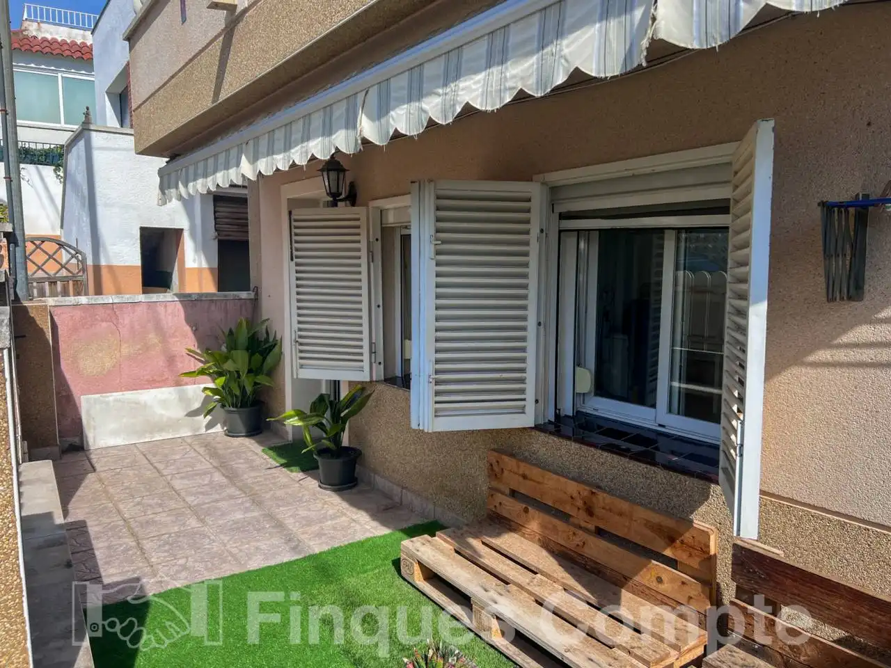 Vista exterior de Piso en venta en Roda de Berà con Aire acondicionado y Terraza