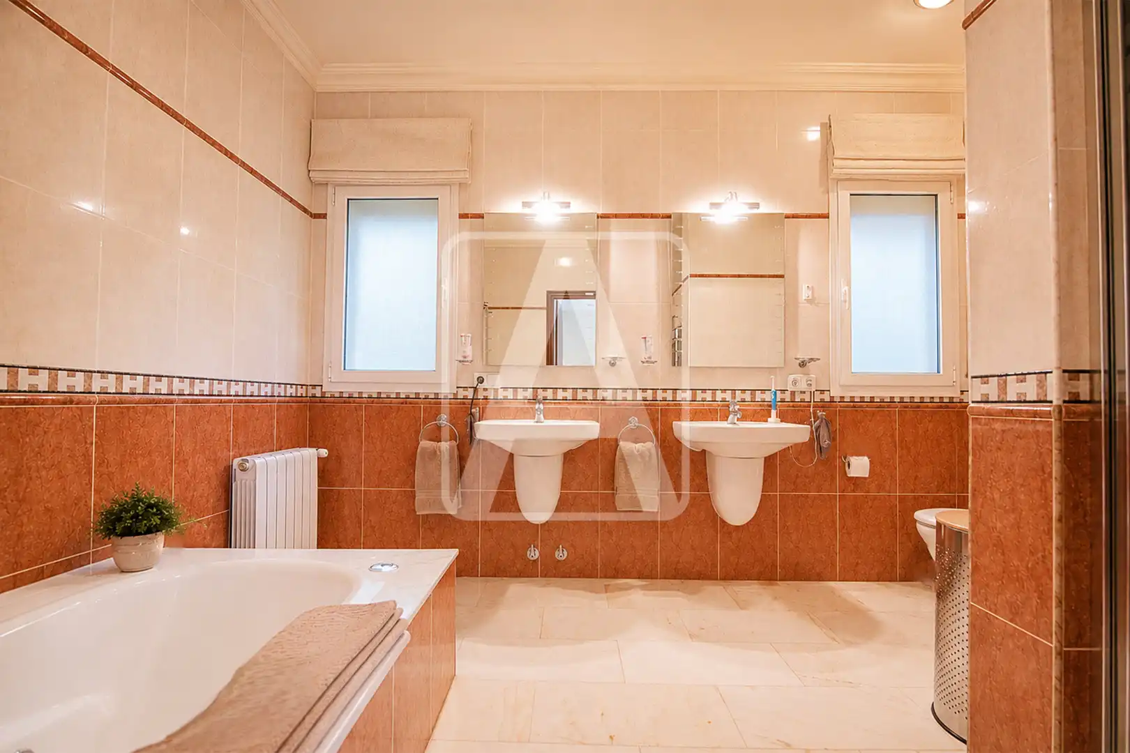 Bathroom of Houses for sale in Calpe / Calp  with Air Conditioner, Heating and Private garden