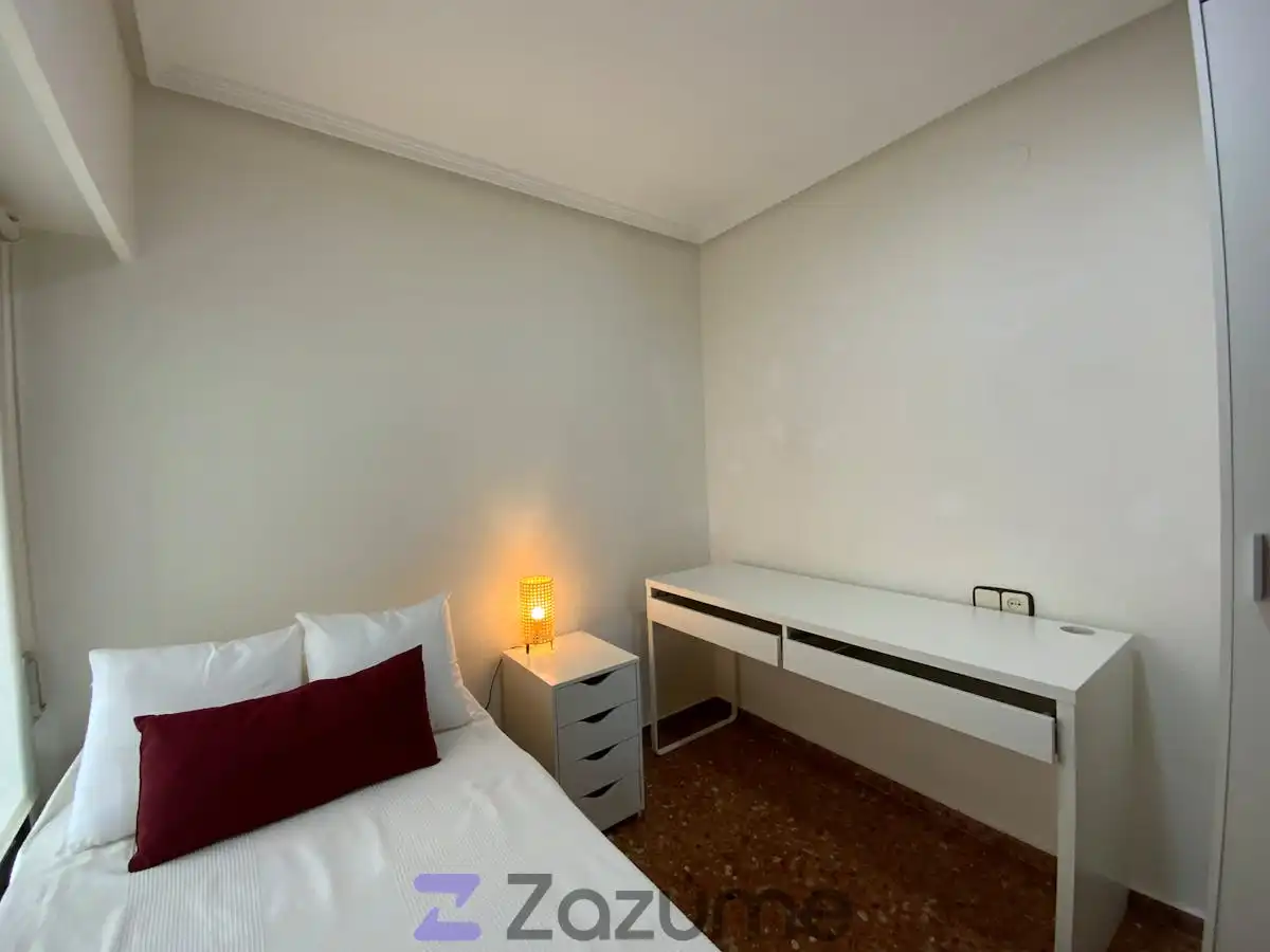 Schlafzimmer von Wohnung zur Miete in Valencia mit Klimaanlage, Heizung und Terrasse