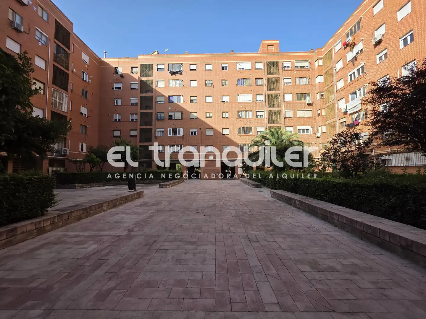 Vista exterior de Pis en venda en Madrid amb Aire condicionat, Terrassa i Moblat