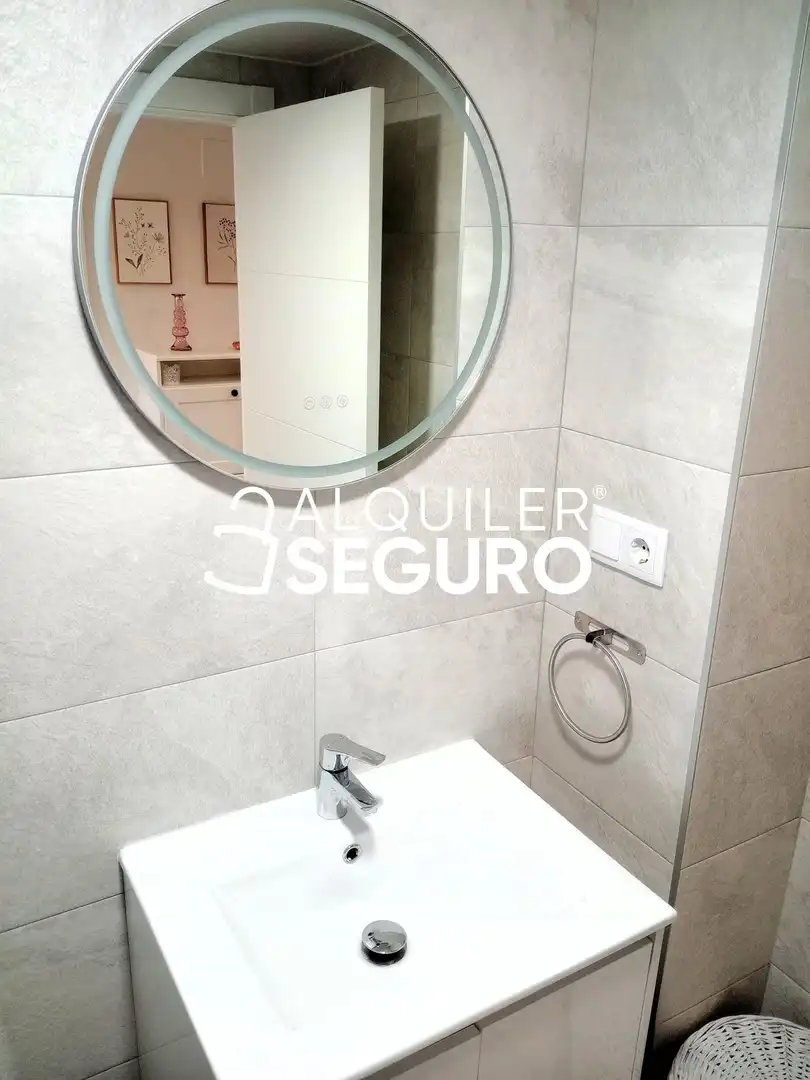Bathroom of Flat for rent in Valladolid  with Heating, Terrace and Swimming Pool