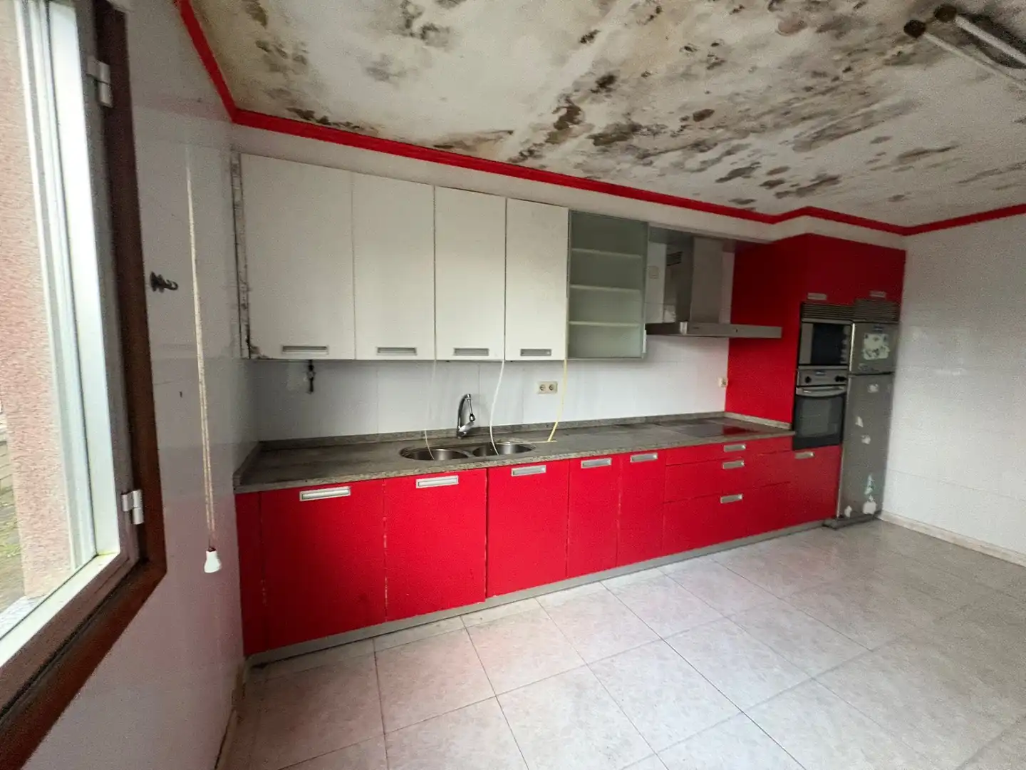 Cuina de Casa o xalet en venda en Cabana de Bergantiños amb Balcó