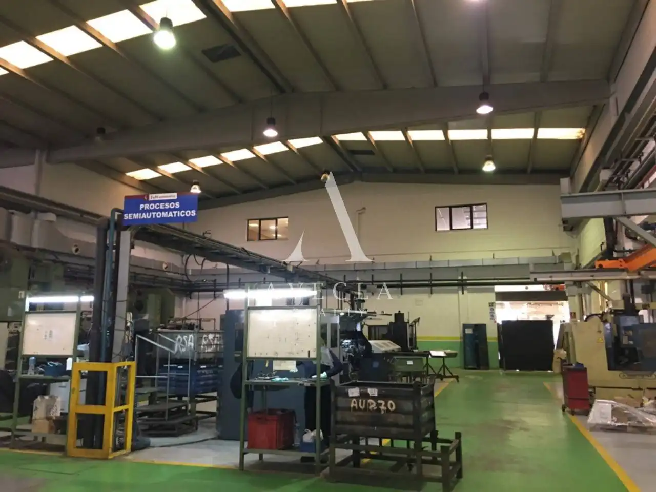 Nave industrielle avec ascenseur à louer à Calle Can Magí 11