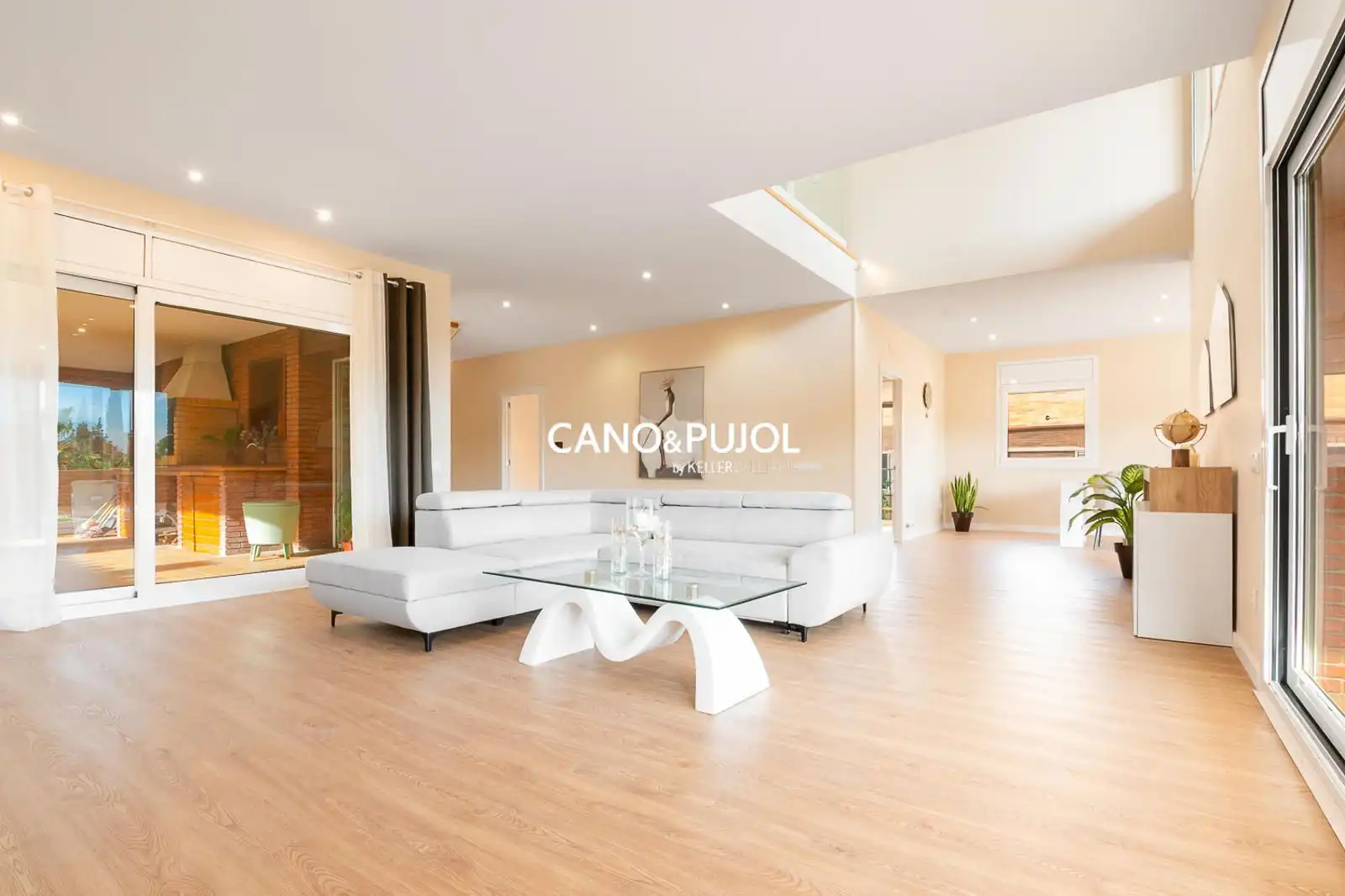 Living room of Houses for sale in Sant Cugat del Vallès  with Air Conditioner, Terrace and Swimming Pool