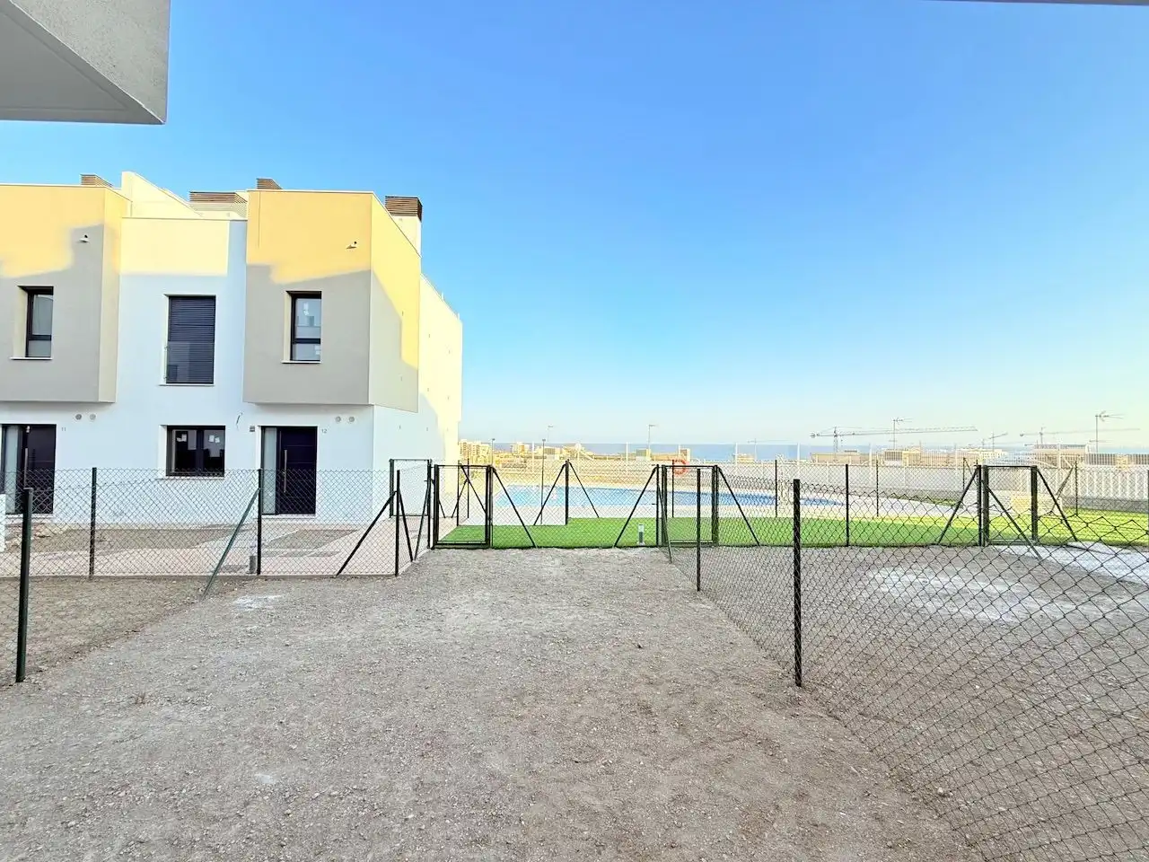 Vista exterior de Casa adosada en venta en Vélez-Málaga con Jardín privado y Piscina comunitaria