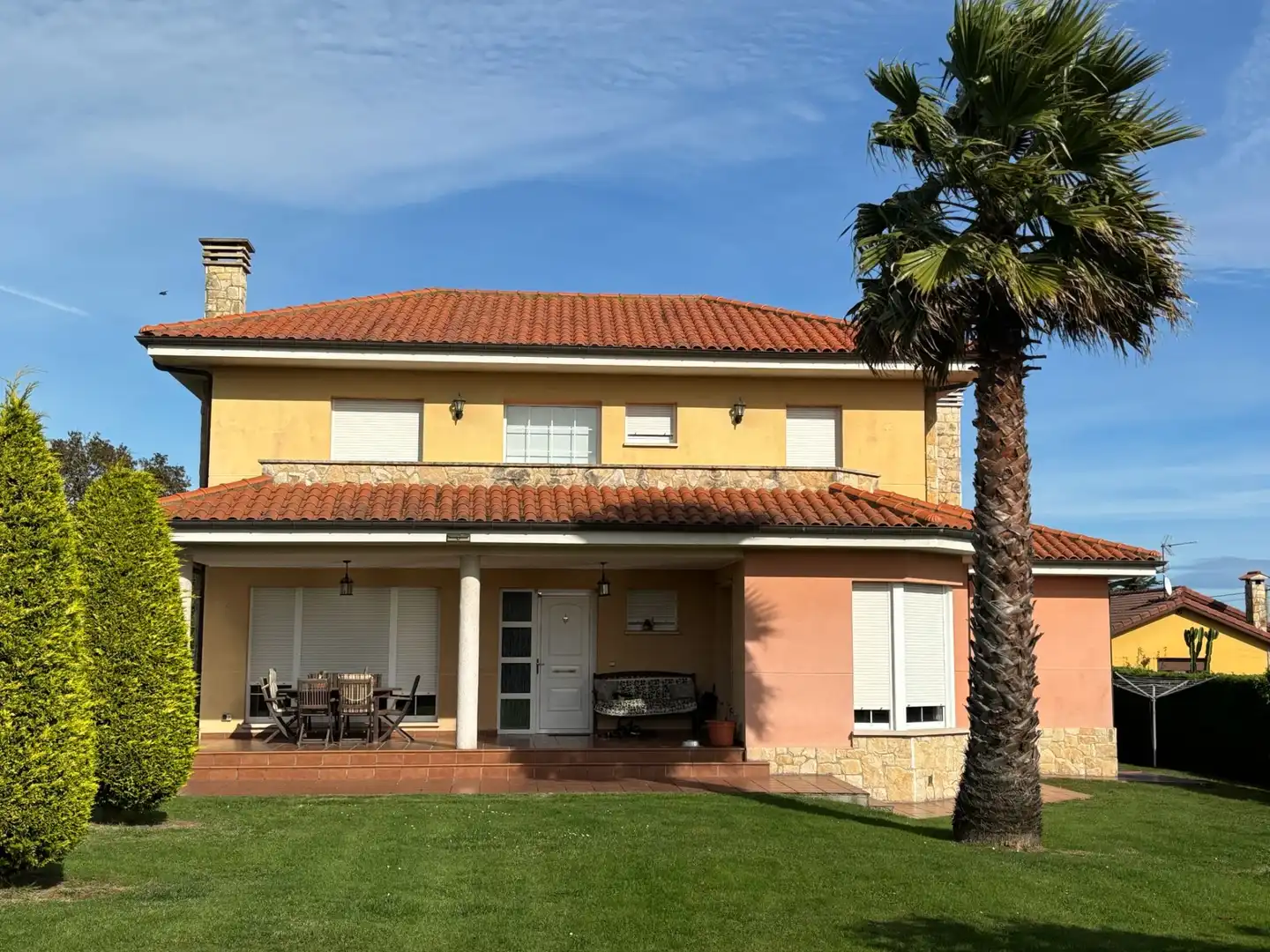 Vista exterior de Casa o xalet en venda en Villaviciosa amb Calefacció, Jardí privat i Parquet