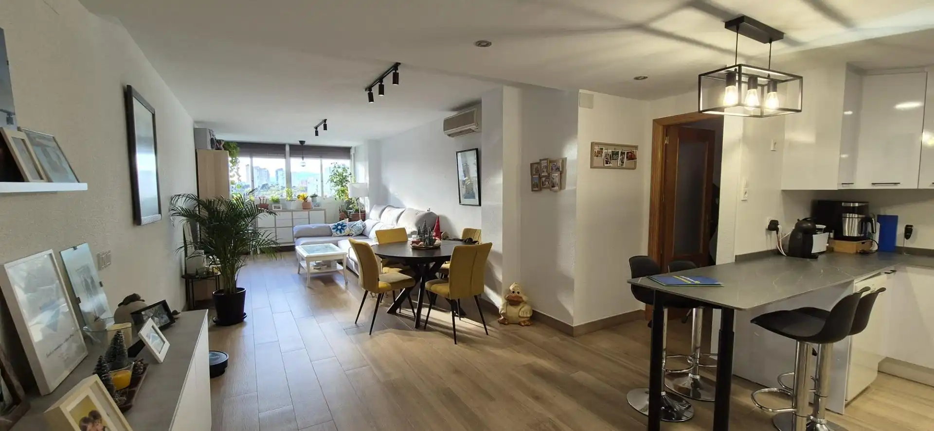 Sala d'estar de Pis en venda en Benidorm amb Aire condicionat i Calefacció