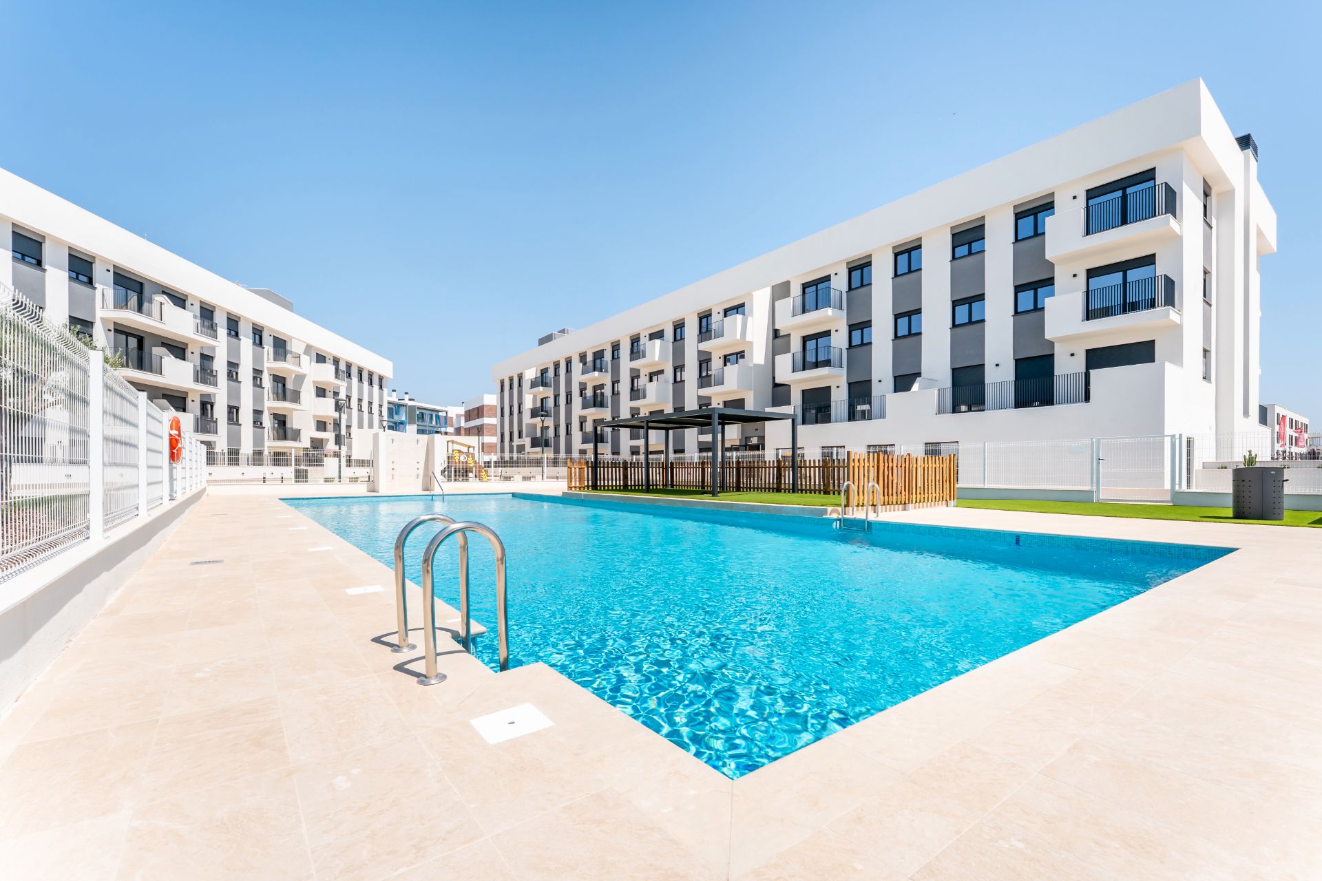 Swimming pool of Flat to rent in El Campello  with Air Conditioner, Storage room and Oven