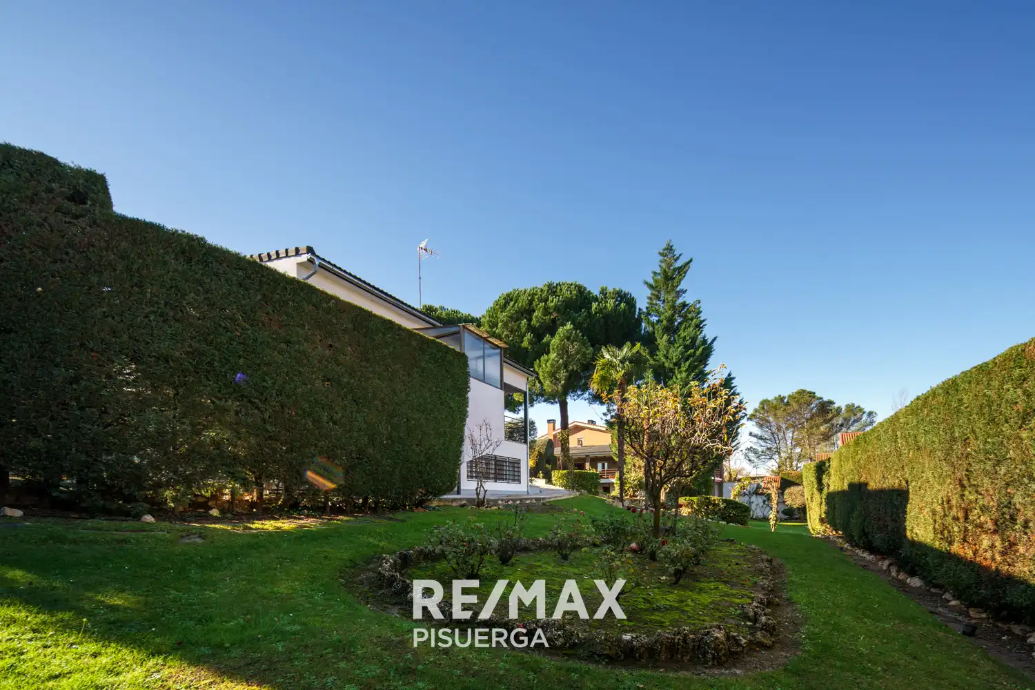 Vista exterior de Casa o xalet en venda en Tudela de Duero amb Calefacció, Jardí privat i Terrassa