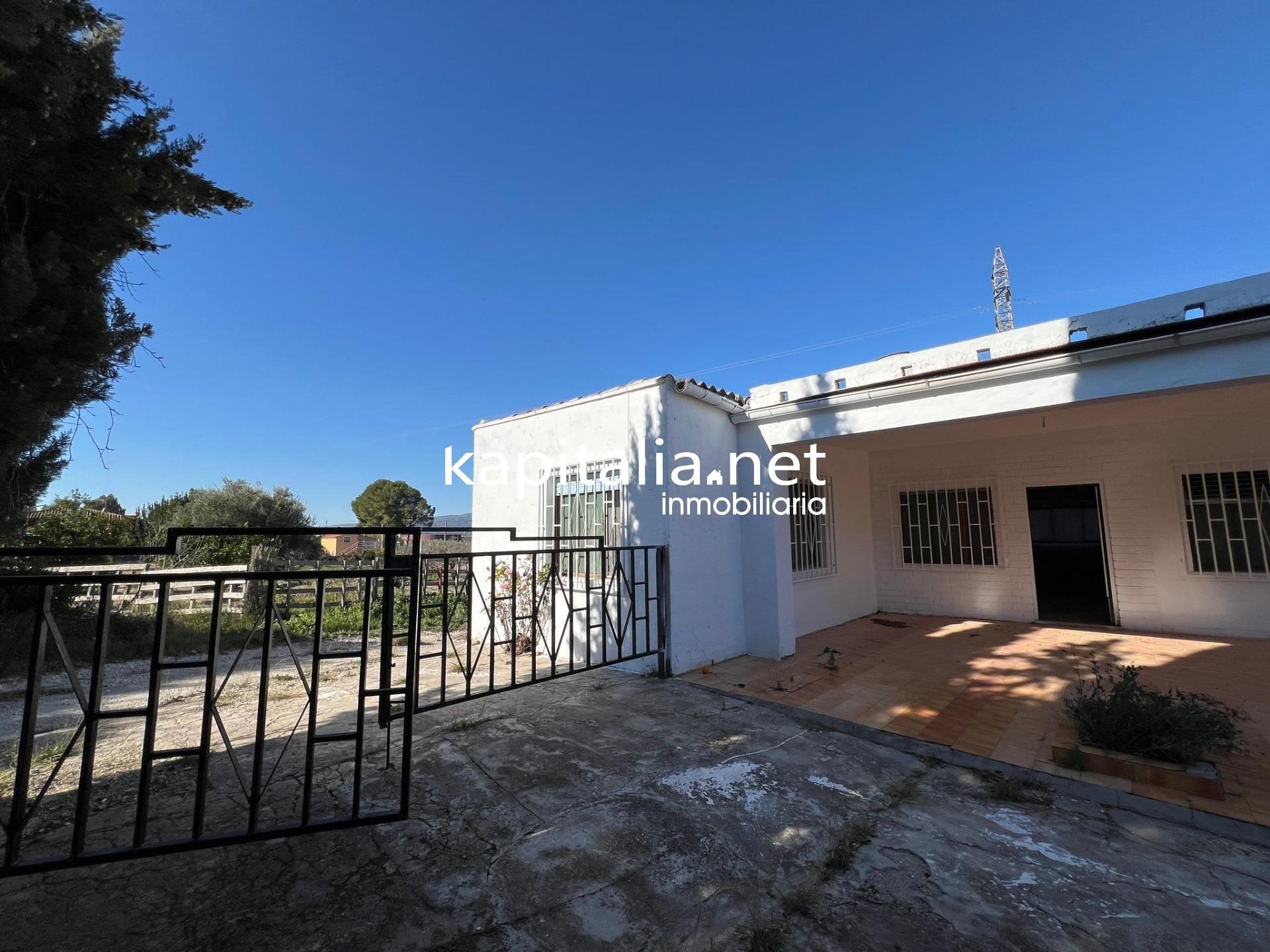 House or chalet for sale in Ontinyent  with Storage room and Swimming Pool