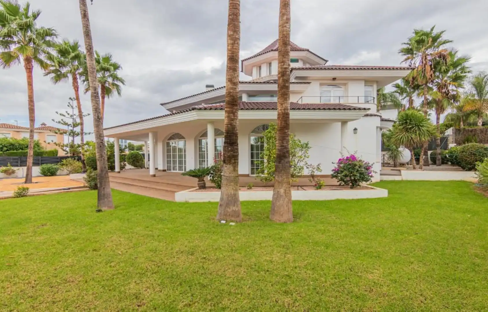 Vista exterior de Apartamento en venta en Pueblo - Urbanizaciones
