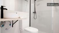 Bathroom of Flat to rent in  Madrid Capital  with Air Conditioner, Heating and Furnished
