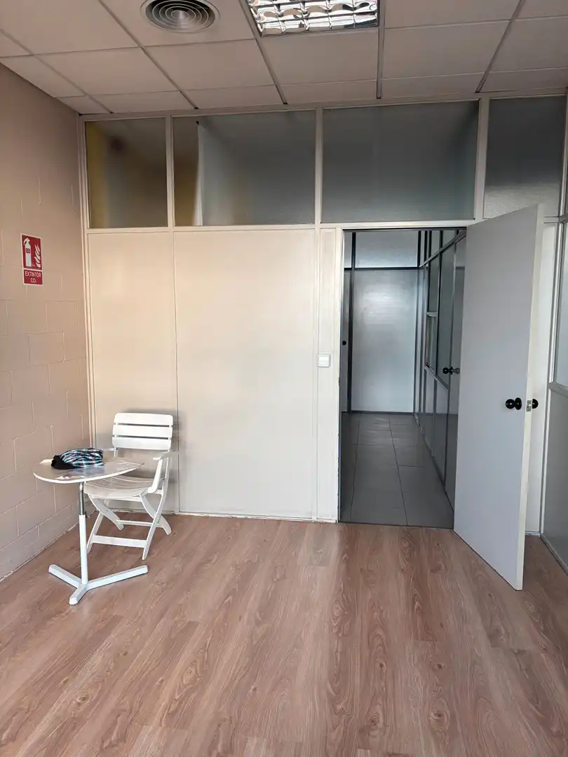 Nau industrial amb ascensor en venda a Carrer Josep Calvet, imagen 40