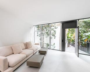 Living room of Single-family semi-detached for sale in  Barcelona Capital  with Air Conditioner, Terrace and Balcony