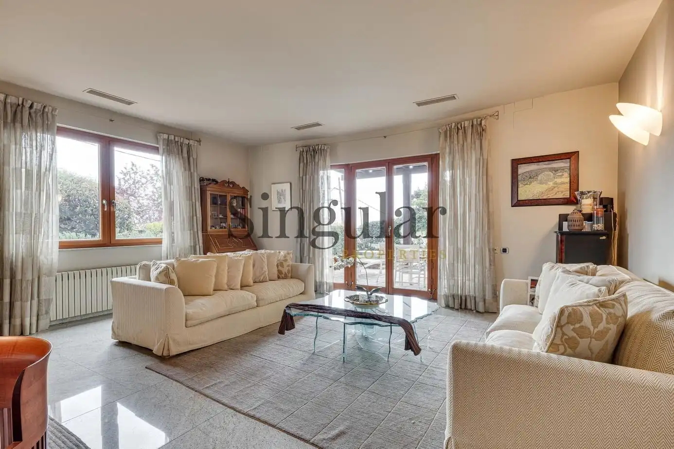 Sala d'estar de Casa o xalet en venda en Esplugues de Llobregat amb Calefacció, Piscina i Jacuzzi