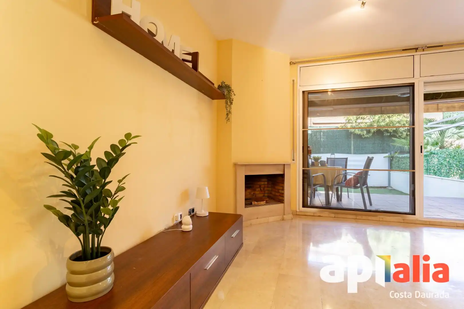 Sala de estar de Casa adosada en venta en Cambrils con Calefacción, Jardín privado y Terraza
