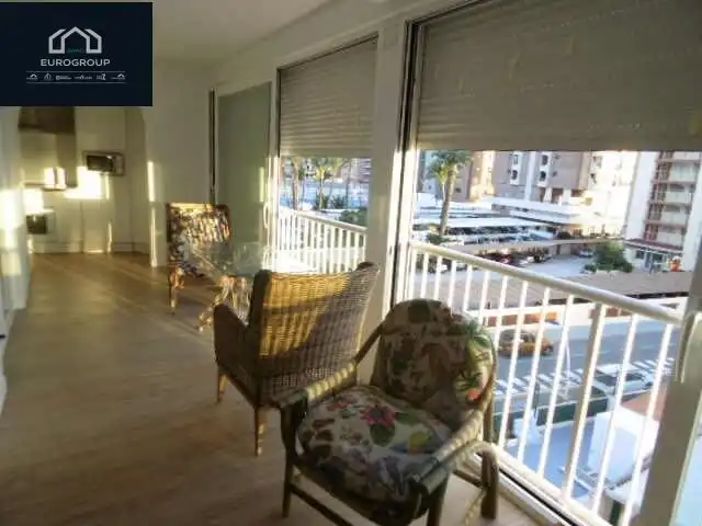 Vista exterior de Piso de alquiler en Benidorm con Terraza y Amueblado