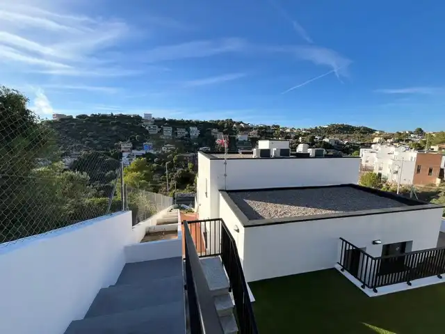 Vista exterior de Casa o xalet en venda en Calafell amb Aire condicionat, Calefacció i Jardí privat