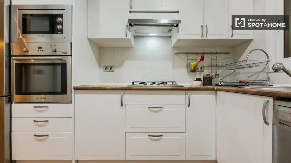 Kitchen of Flat for share in Sant Andreu