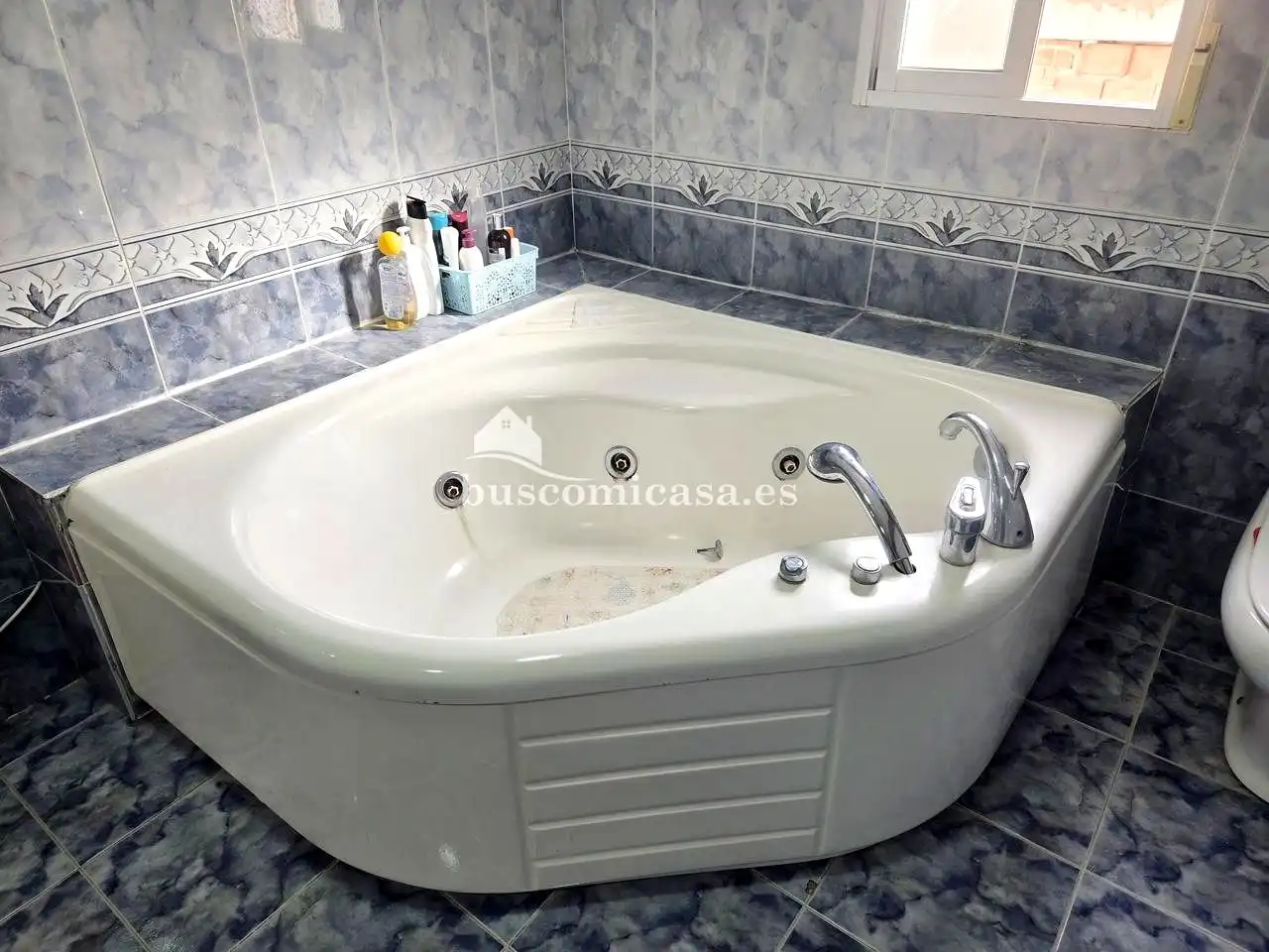 Bany de Casa adosada en venda en Jaén amb Aire condicionat, Terrassa i Piscina