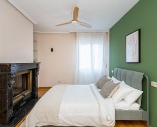 Dormitori de Apartament per a compartir en  Madrid Capital amb Moblat, Forn i Rentadora