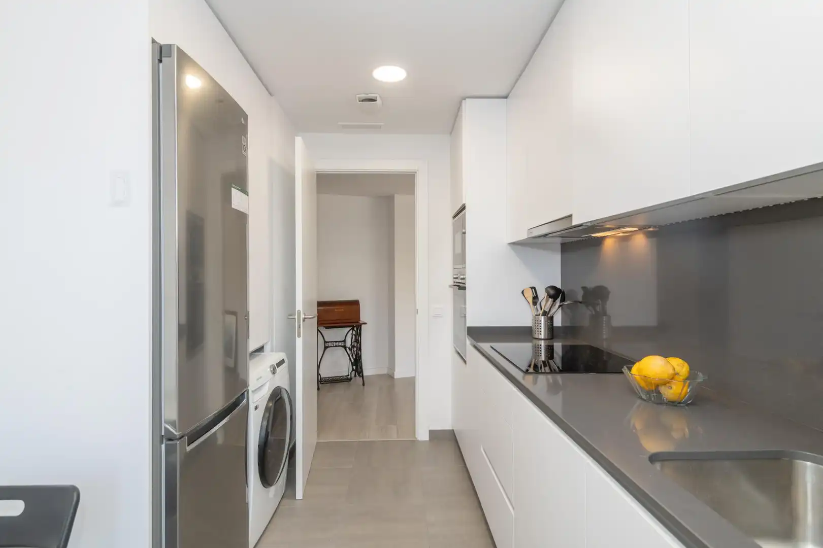 Cuina de Apartament de lloguer en Girona amb Parquet i Piscina comunitària