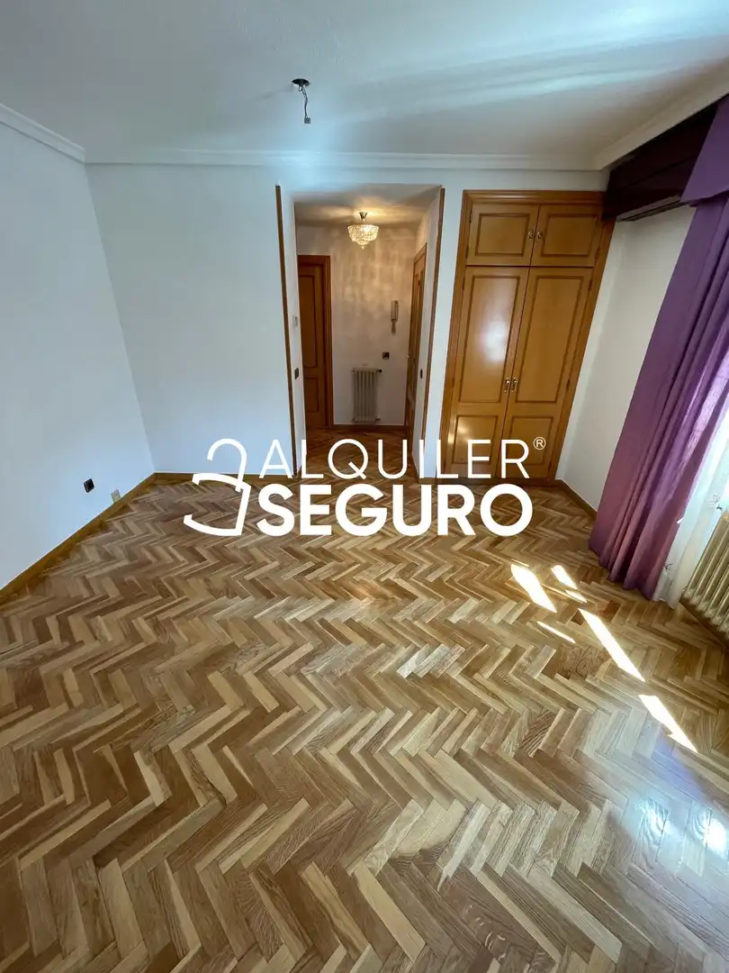 Dormitori de Loft de lloguer en Madrid amb Aire condicionat i Calefacció